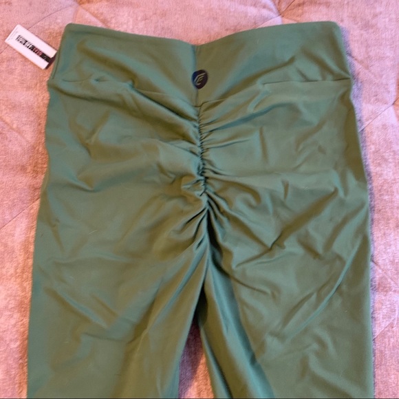CheriFit Olive Scrunch Leggings - Picture 8 of 9